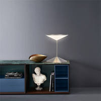 Lampes de chevet créatives et décoratives de style nordique postmoderne minimaliste pour chambre à coucher