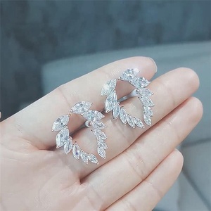 En gros haute qualité femmes bijoux en laiton plaqué rhodium <span class=keywords><strong>ange</strong></span> ailes micro incrustation zircon cubique boucles <span class=keywords><strong>d</strong></span>'oreilles - Product Image 1