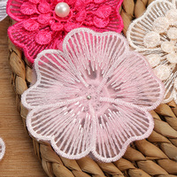 Vente en gros de fleurs brodées cousues à la main appliques avec perle accessoires de vêtement élégants pour vêtements et patchs