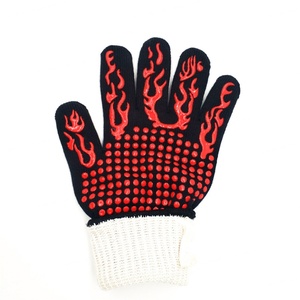 ถุงมือกันความร้อนซิลิโคนคู่สีดำสำหรับครัว ป้องกันการลื่น ใช้กับเตาอบ ปิ้งย่าง บาร์บีคิว สำหรับทำอาหาร - Product Image 3