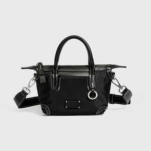 Sacs fourre-tout et bandoulière unisexe en nylon imperméables, petit format, style vintage, avec logo personnalisé, détails fermeture éclair et bouton, design tendance et mode - Product Image 1