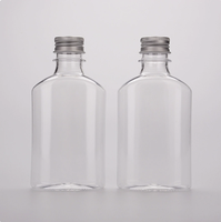 Bouteille de liqueur en plastique rectangulaire plate vide de 250 ml avec bouchon à vis en aluminium pour whisky, vin de fruits, boissons, logo personnalisé