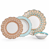 Service de table en porcelaine fine de style méditerranéen de luxe marocain, assiettes et bols en forme de fleur avec poignée dorée OEM ODM