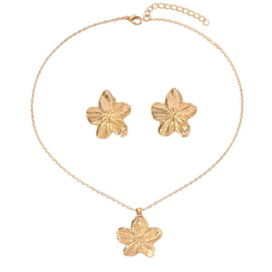 2025 nuevo collar y pendientes llamativos dorados con diseño de flores de alta calidad al por mayor, conjunto de joyas florales para eventos especiales de boda - Product Image 1