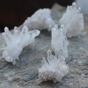 2-8 cm Naturel Brésilien Clair <span class=keywords><strong>Quartz</strong></span> Cluster de <span class=keywords><strong>Cristal</strong></span> Blanc en gros - Product Image 3