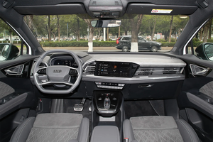 Audi Q4 <span class=keywords><strong>E</strong></span>-<span class=keywords><strong>tron</strong></span> 50 <span class=keywords><strong>E</strong></span>-<span class=keywords><strong>tron</strong></span> quattro Edición <span class=keywords><strong>2024</strong></span>, SUV Urbano de Lujo para Jóvenes Profesionales Modernos - Product Image 3