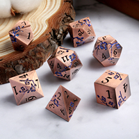 Ensemble de dés en métal personnalisés pour D&D, dés en métal à motif floral pour jeu (cuivre avec bleu)