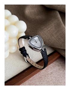 นาฬิกาข้อมือ Goldies New Square รุ่นเล็ก ดีไซน์หรูหรา หน้าปัดสวยงาม สำหรับผู้หญิง สไตล์วินเทจ - Product Image 6