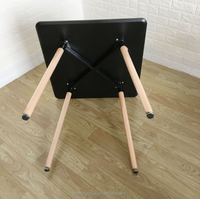 Table basse et table à manger carrées en bois massif de style nordique moderne 80x80cm pour la salle à manger