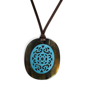 Collier artisanal bohème en corne de buffle, pendentif naturel et bio, bijou de mode éthique - Product Image 4