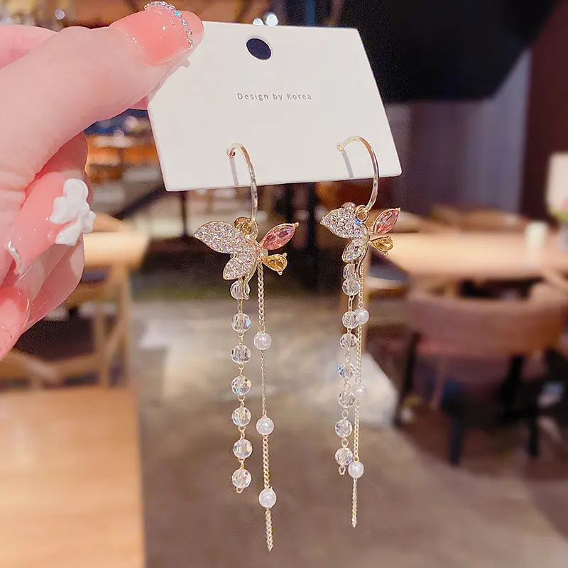 Новый дизайн 18K Позолоченные бабочки серьги-подвески ювелирные изделия 925 Серебряные Post с открытыми пальцами и кристальной бабочкой кисточкой серьги для женщин