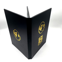 Menu de restaurant personnalisé à 4 pages A4, couverture rétroéclairée en cuir noir, logo personnalisé en estampe dorée
