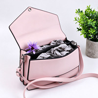 Papier de rembourrage froissé durable, certifié FSC, pour la mise en forme des sacs à main en cuir et l'emballage cadeau
