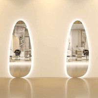Miroir mural LED irrégulier en acier inoxydable durable, en forme de nuage, pleine longueur, pour salons de coiffure professionnels