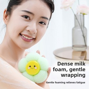 Moderna y Bonita Esponja de Ducha con Forma de Flor, Espuma de Leche Densa, Herramienta de Exfoliación para Baño SPA, con Succión para Colgar, Bola de Ducha en Forma de Flor que No se Desprende - Product Image 5