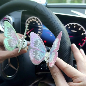 Adorno Decorativo para Consola Central de Auto, Colgante de Mariposa con Alas Móviles para Panel de Instrumentos, Accesorios de Decoración Interior para Auto - Product Image 2