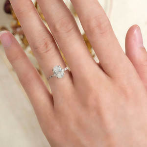 Anillos de oro amarillo de 10K con moissanita de corte ovalado para mujer, anillo solitario para promesa, aniversario, boda. - Product Image 6