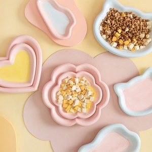 VaryWell Nouveau Bol en Céramique pour Chat avec Motifs Cœur et Fleur, Idéal pour Nourriture en Conserve, Friandises et Aliments Lyophilisés - Product Image 2