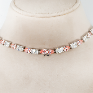 สร้อยคอเพชรทรงหยดน้ำสีชมพูแฟนซีเจียระไนแบบเรเดียนท์และทรงลูกแพร์ ทองคำขาว 14K จากซัพพลายเออร์อินเดีย สำหรับเครื่องประดับเจ้าสาวงานแต่งงาน จำหน่ายในปริมาณมาก - Product Image 2