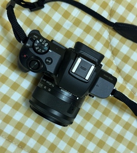 กล้องมิเรอร์เลส <span class=keywords><strong>M50</strong></span> มือสอง พร้อมเลนส์ 15-45 มม. เซ็นเซอร์ APS-C CMOS 24.1MP วิดีโอ 4K หน้าจอสัมผัส 2"-3" แบตเตอรี่ลิเธียม การ์ด SD - Product Image 3