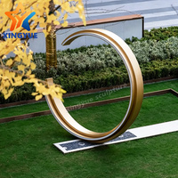 Sculpture d'anneau en acier inoxydable peinte sur mesure, art métallique pour projets paysagers et commerciaux