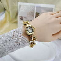 Montre à quartz pour femme, design irrégulier, élégante et raffinée, idéale pour le quotidien, les cadeaux et les soirées N2606056
