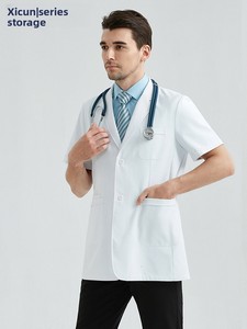 Camice Estivo di Alta Qualità per Uomo, Mezza Lunghezza, in Poliestere/Cotone Dobby, per Chirurghi Plastici ed Estetisti - Product Image 1