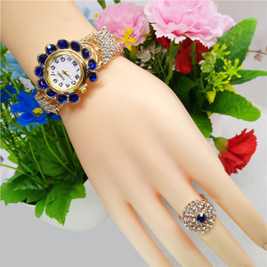 Vente chaude à la mode plaqué or strass pointeur dames montre de sport charmant complet diamant numéro montre à Quartz ensemble de bagues - Product Image 3
