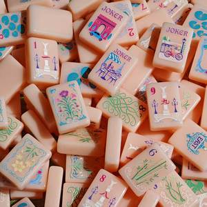 Juego de Mahjong Acrílico Personalizado de 160 Piezas, Diseño Estilo París Americano en Rosa Claro, de Alta Calidad para Niños - Product Image 1