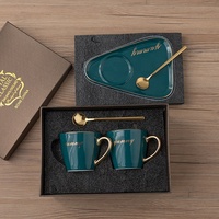 Vente en gros Tasse à café créative en céramique de bureau de luxe à poignée dorée Offre Spéciale cadeau avec assiette à dessert et boîte cadeau