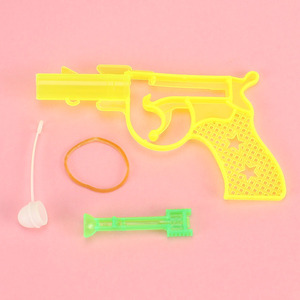 Pistola de juguete retro de goma, pistola manual de plástico Thump Thump para niños y jóvenes, pistolas de juguete unisex - Product Image 2