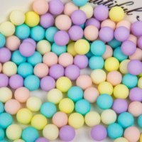 Gâteau aux carottes végétalien du fabricant direct avec saupoudrage de sucre en poudre sous forme solide Présentoir de gâteaux et pâtisseries dans un sac d'emballage
