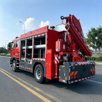 Nouveau camion-citerne de sapeurs-pompiers Sinotruk 4X2 diesel avec grue hydraulique et capacité de réservoir de 7001-10000L pour usine et municipalité