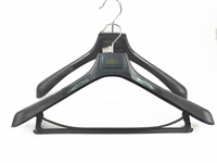 Cintres en plastique PP en gros, à épaules larges, avec logo personnalisé, pour jupes femme, costumes homme, manteaux et pantalons avec barre de suspension