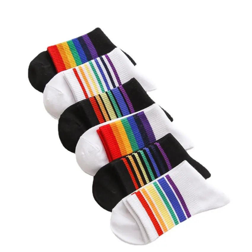ถุงเท้าผ้าฝ้ายสีสันสดใสสำหรับทุกเพศถุงเท้าลายทางสีรุ้งดูดซับ LGBT สำหรับเด็กผู้หญิง