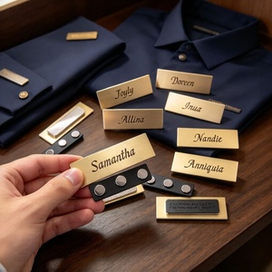Badge nominatif métallique personnalisé gravé en gros pour le personnel des cliniques médicales avec attache à épingle pour hôpital - Product Image 3
