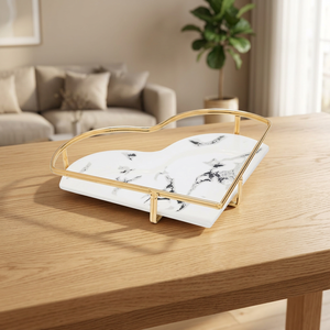 Plateau de service décoratif en marbre blanc de luxe en forme de cœur avec poignées en métal doré - Product Image 4