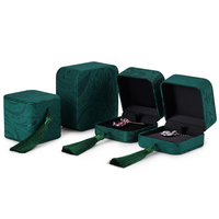 Coffret à bijoux vintage en tissu jacquard avec doublure en velours doux et décoration à pompon, boîte d'emballage artisanale pour bagues, colliers et bracelets
