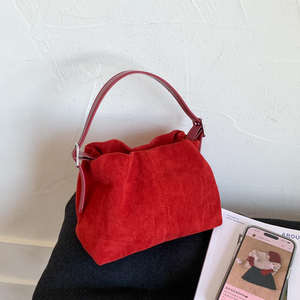 Bolso de mano de cuero de gamuza de invierno con logotipo personalizado y diseño simple, tipo bandolera. - Product Image 3