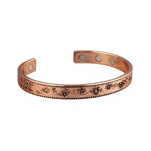 กำไลข้อมือทองแดงแท้ลายดอกไม้สลักแบบวินเทจ พร้อมแม่เหล็กบำบัด - Product Image 1