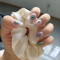 Ongles Press-On Verts Courts Forme Amande Motif Cœur Brillant Amovibles Réutilisables Embouts d'Ongles Artistiques 24 Pièces Matériau ABS Colle Certifiée Sûre