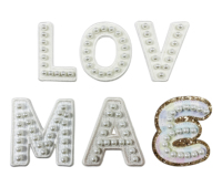 Love Red Patchs de broderie de visage découpés au laser Chenille personnalisés Temps d'échantillonnage de 1 à 3 jours avec sac en fer en forme de fleur et de coeur avec logos