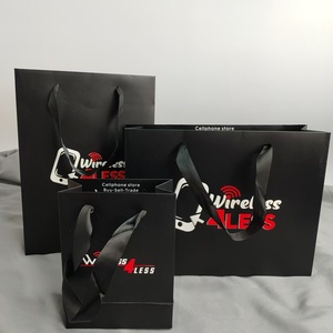 Sacs shopping en papier noir mat personnalisés, sacs cadeaux avec poignée en ruban satiné, impression de logo personnalisée pour l'emballage de produits électroniques en détail - Product Image 3