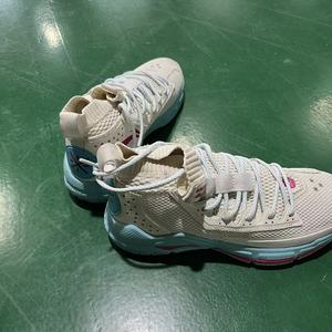 Venta caliente de <span class=keywords><strong>zapatos</strong></span> de baloncesto de Marca China usada, pacas de segunda mano, venta al por mayor, ropa deportiva para hombres, Ukay <span class=keywords><strong>zapatos</strong></span> baratos, venta del 2017 - Product Image 6