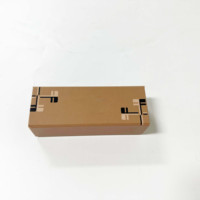 Petit coffret cadeau de luxe avec logo personnalisé pour les mariages comprenant du chocolat et une sucette de luxe pour les invités et les sushis
