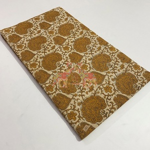 Nouvel arrivage de tissu en coton de luxe imprimé Sanganeri Textile indien pour la décoration intérieure et la confection de vêtements - Product Image 4