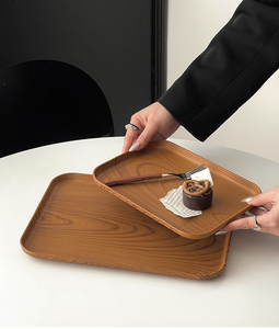 Heiß-/Kaltgetränke-Serviertablett aus Kunststoff mit Holzmaserung - Dekoratives, graviertes Luxusdesign für Kaffee, Tee, Buffet und Partys - Product Image 4