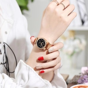 Montre pour femme à double calendrier en or rose, montre-bracelet à quartz lumineuse étanche en acier inoxydable sertie de diamants - Product Image 3