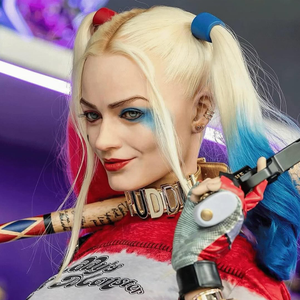 <span class=keywords><strong>El</strong></span> personaje femenino más sexy de DC Comics, Harley Quinn, en una escultura de busto de fibra de vidrio a escala <span class=keywords><strong>1</strong></span>:<span class=keywords><strong>1</strong></span>, perfecta para coleccionistas. - Product Image 6