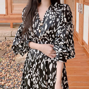 Vestido Largo Coreano de Primavera 2026 al por Mayor, Elegante, con Cuello en V, Cierre de Botón, Cintura Ajustada, Manga Farol, en Varios Colores - Product Image 2